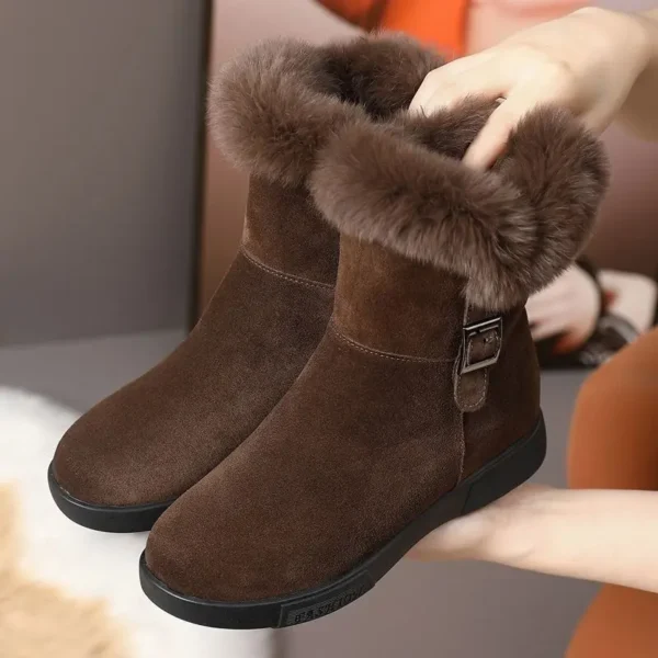 2024 botas de neve quentes de couro da moda de inverno feminino com solas grossas de pelúcia sapatos de algodão antiderrapantes confortáveis